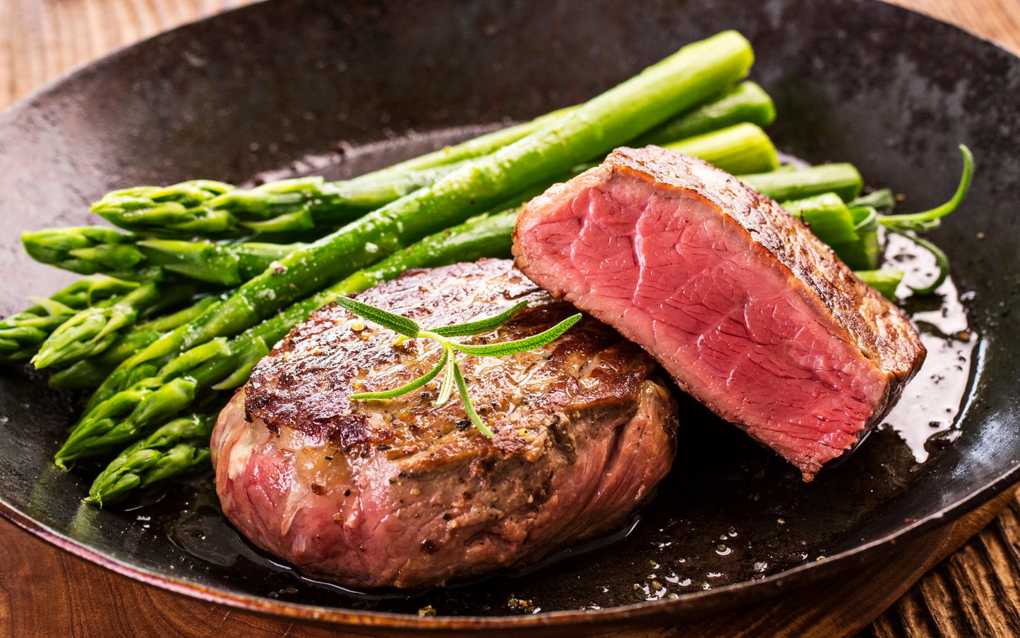 Steak in einer Pfanne