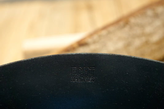 Eingebrannt fürs Leben: So machst du deine handgeschmiedete Pfanne startklar